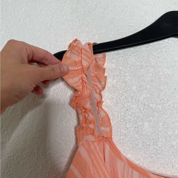 NWT Woman’s Love And Piece Tank Top Size M - Picture 3 of 4